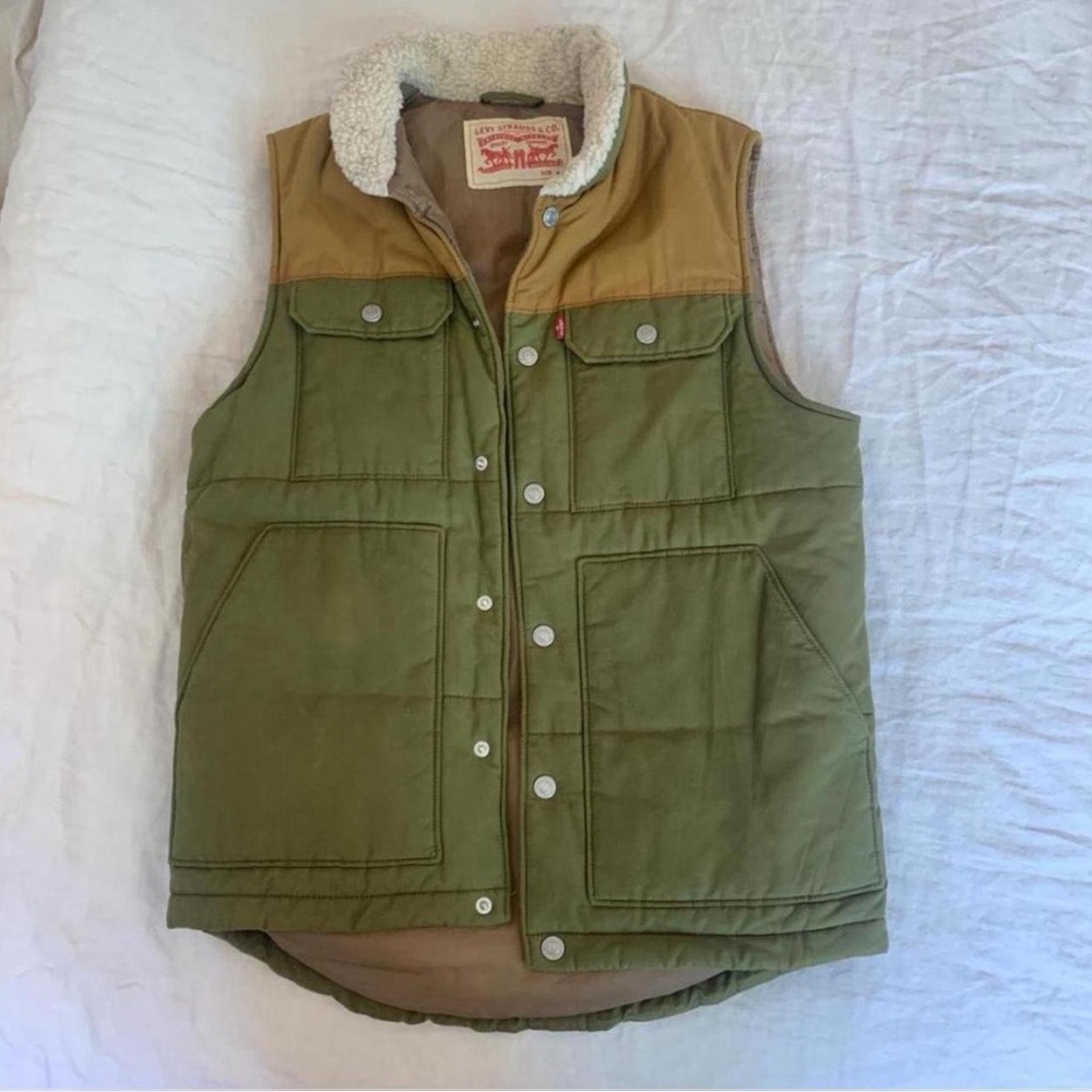 levi’s western puffer vest